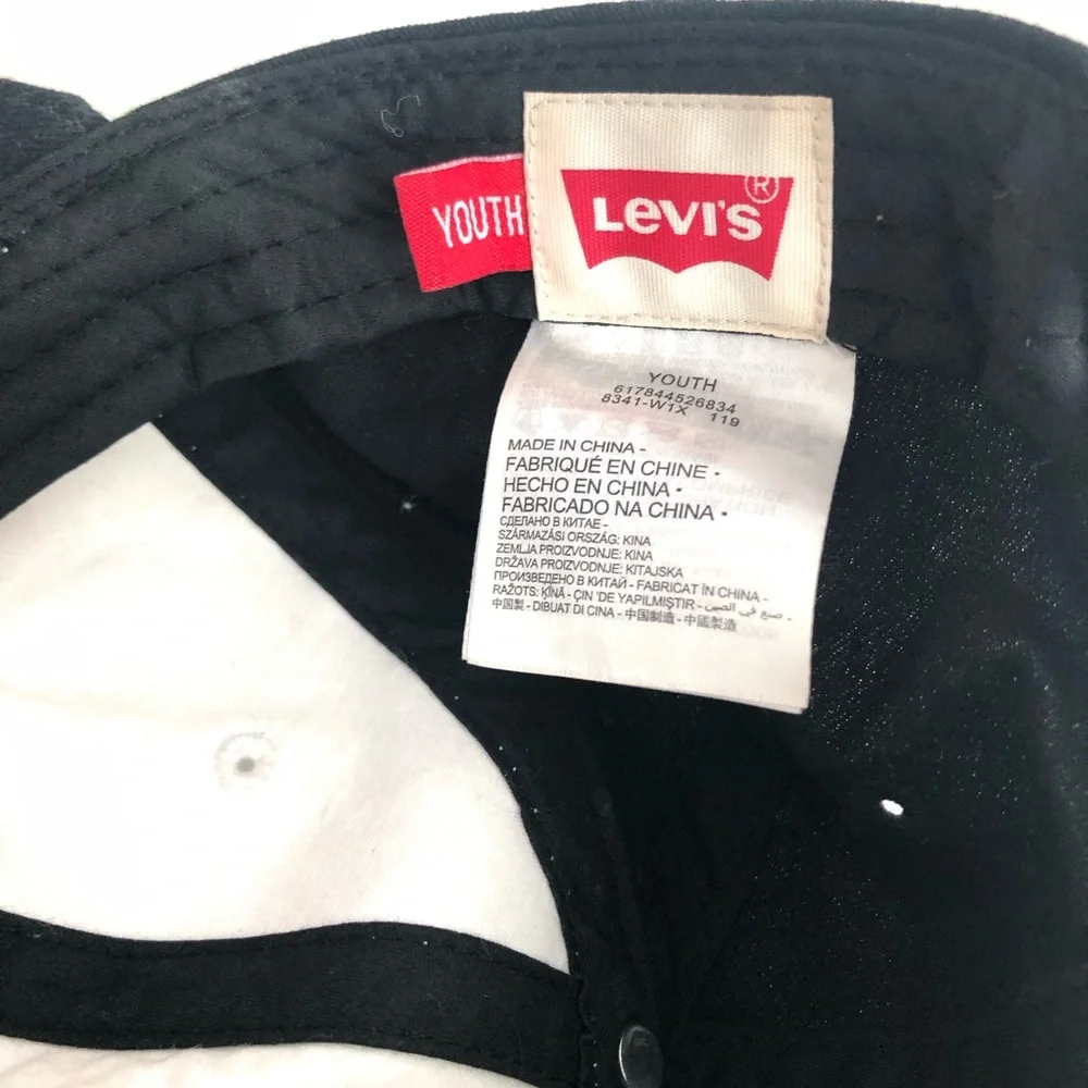 Levis black white